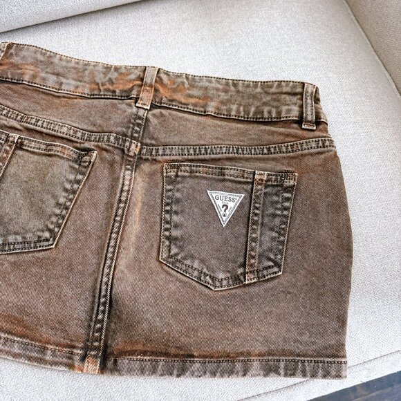 99% NEW GUESS MINI SKIRT, SIZE S - Picture 3 of 8